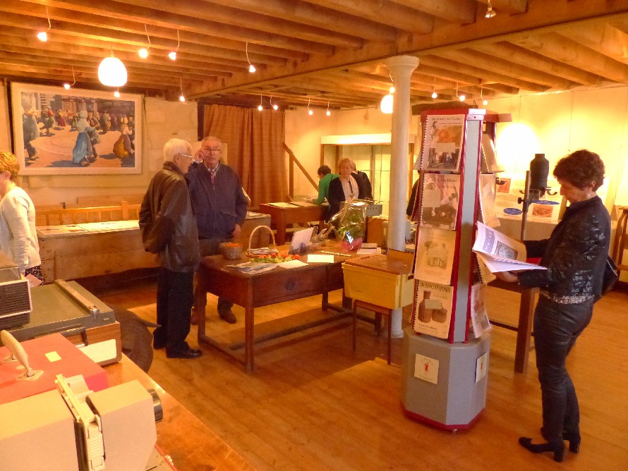 Dans la salle d'exposition